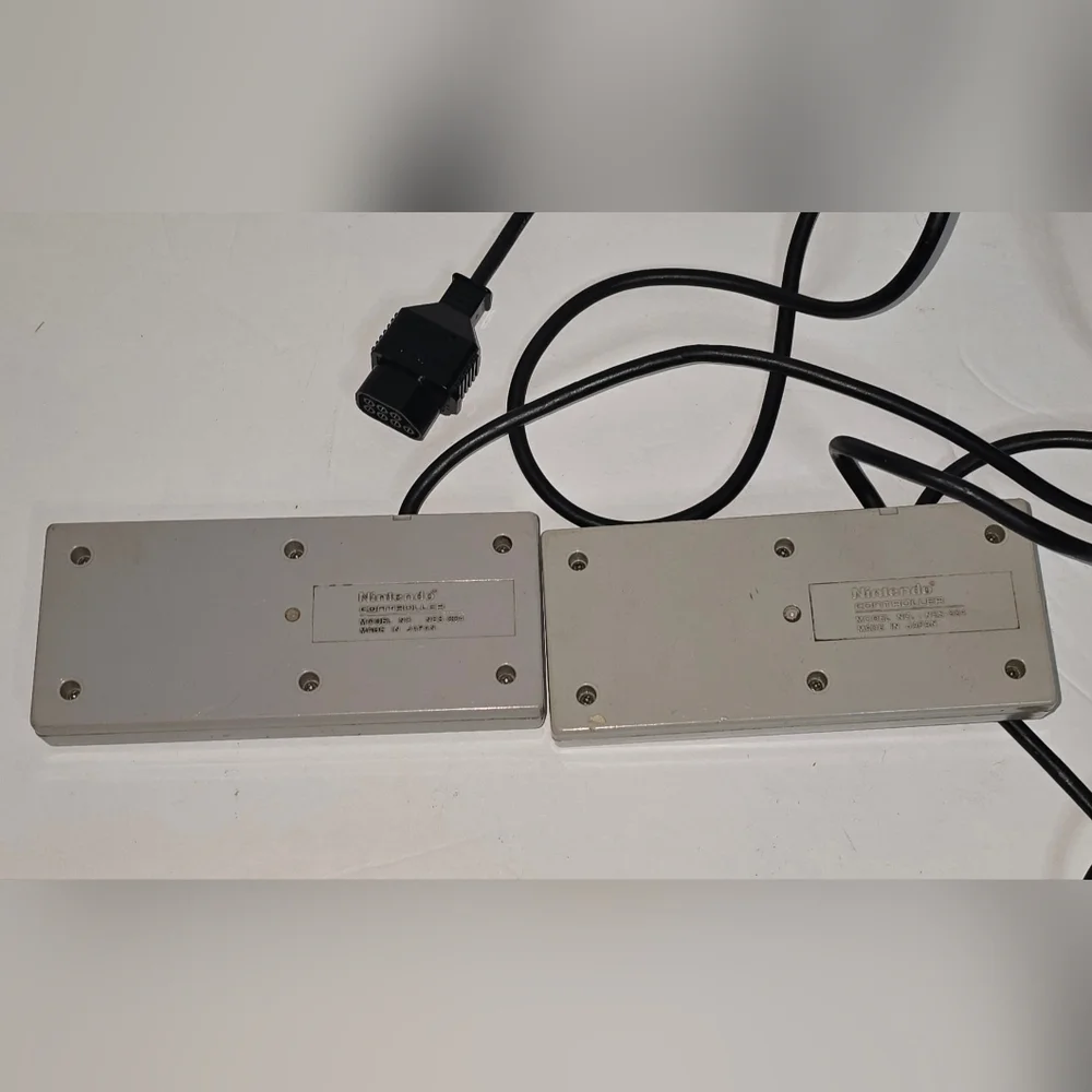 2 Vintage Authentic Nintendo NES NES-004 Wired Controllers OEM
